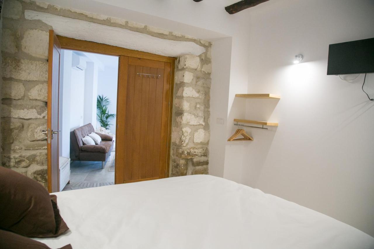 Apartamentos Turisticos La Casa Vieja Sabiote Exteriör bild
